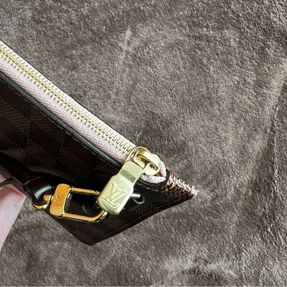 LOUIS VUITTON DAMIER EVENE NEVERFULL CLUTCH WRISTLET - Picture 8 of 16